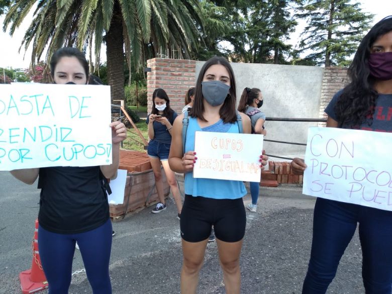 Estudiantes universitarios reclaman poder rendir sin cupos