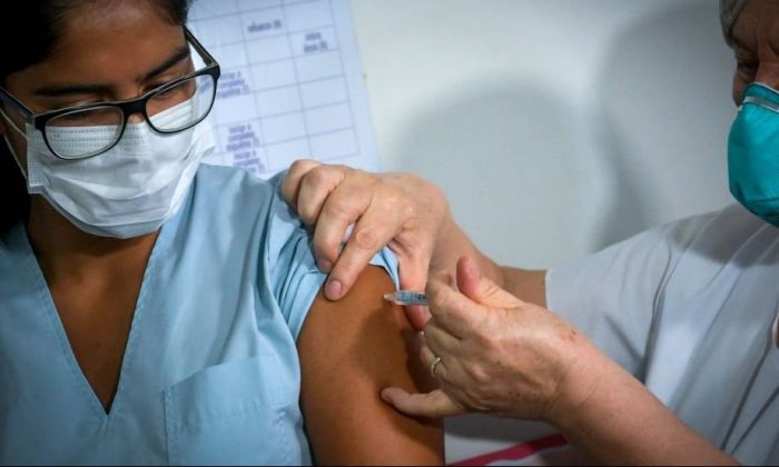 En Argentina se vacuna de Covid por día sólo a un tercio del promedio mundial