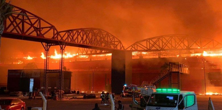 Un feroz incendio arrasó parte del autódromo de Termas de Río Hondo