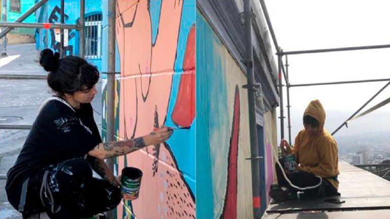 El mural de Mon Laferte que indignó a las autoridades chilenas: “Es egoísta e individualista”