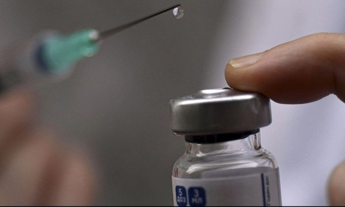 Llegaron al país las primeras 580 mil dosis de la vacuna Covishield elaboradas en India