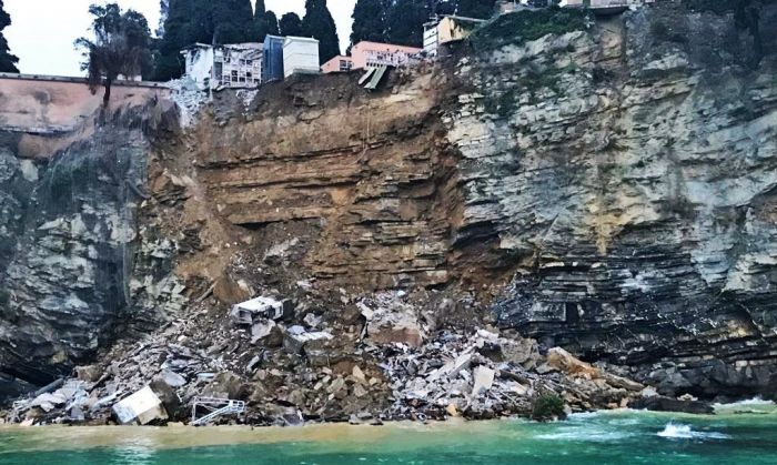 Video: se derrumbó un cementerio en Italia y más de 200 ataúdes cayeron al mar