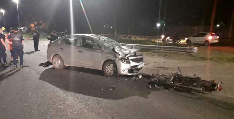 Una mujer murió en un choque entre un auto y una moto en Banda Norte