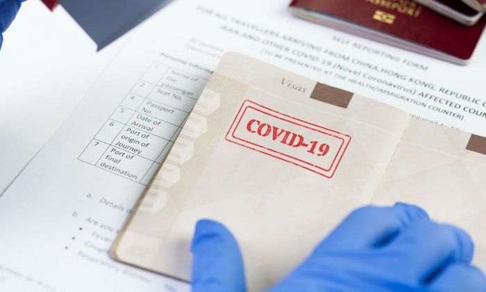 Cómo es el "pasaporte Covid" para que los inmunizados puedan viajar