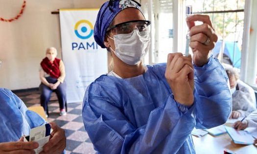 El Pami habilitó un centro de jubilados a inscribir personas de más de 70 años para la vacunación