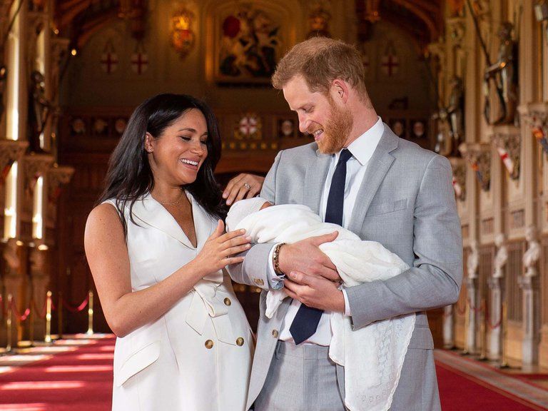 Meghan Markle sugirió que el racismo explica por qué su hijo Archie no es príncipe: qué dice el protocolo real británico
