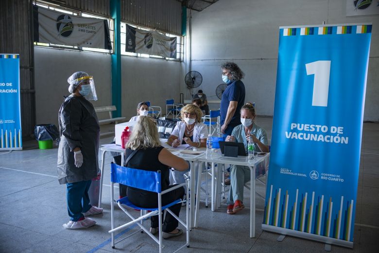 Río Cuarto recibió 500 dosis para vacunar a docentes contra el Covid-19