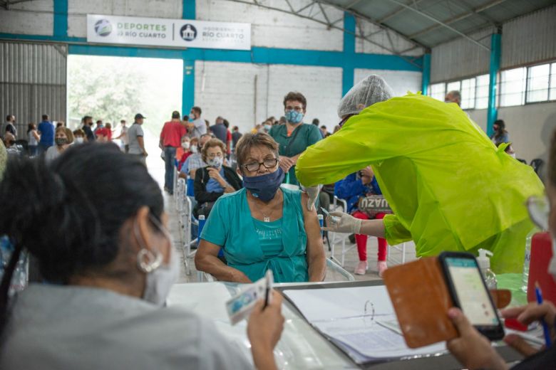 Continúa esta semana la vacunación a mayores de 70 años en Río Cuarto