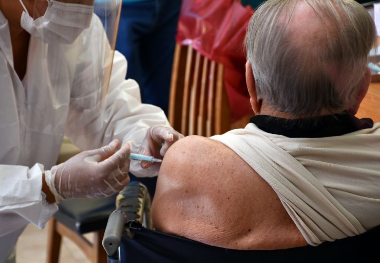 Satisfacción en los hogares de adultos mayores porque concretaron la segunda dosis de la vacuna