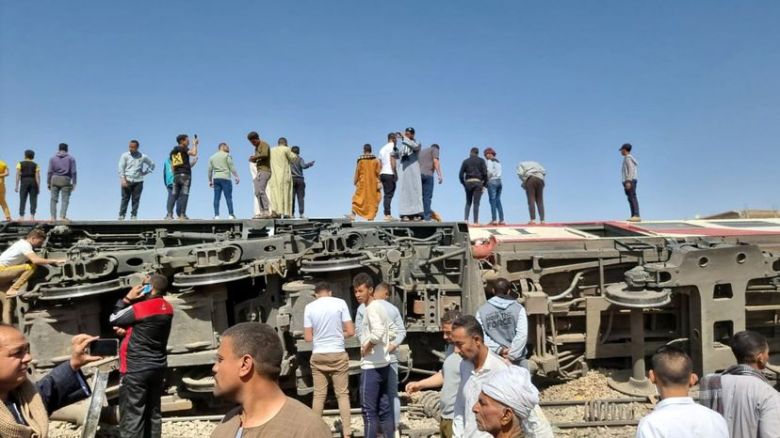 Un choque de trenes en Egipto causa al menos 32 muertos y más de un centenar de heridos