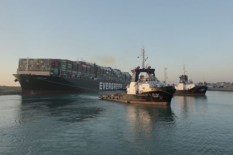 El buque mercante Ever Given fue liberado de las orillas del canal de Suez