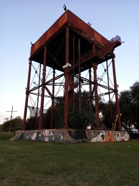 Buscan refuncionalizar el viejo tanque de agua ubicado en El Andino