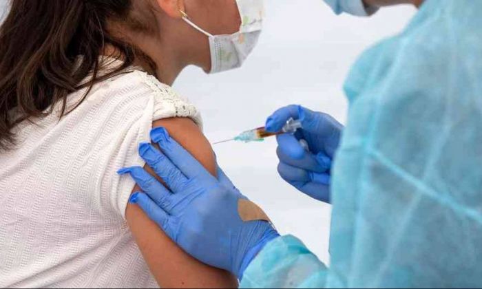 El Municipio separó a una enfermera que habría sustraído una vacuna y aplicado a alguien que no correspondía