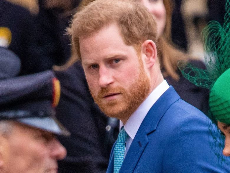El príncipe Harry aterriza en Londres para el funeral de su abuelo 