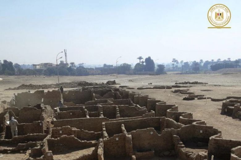 Cómo fue el hallazgo de “la mayor ciudad jamás encontrada en Egipto”, según el arqueólogo que lo lideró