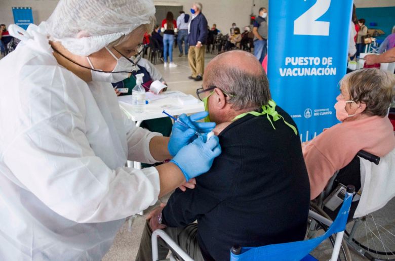 Ya se vacunan más de 1.000 personas por día contra el Covid en Río Cuarto