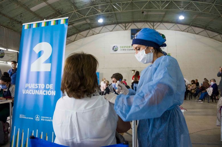 Ya se vacunan más de 1.000 personas por día contra el Covid en Río Cuarto