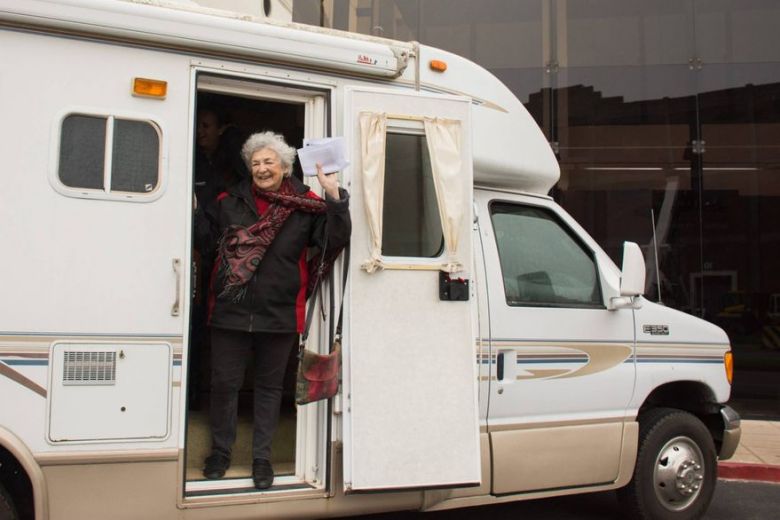 “Nomadland” argentina. A los 83 años, Sara Vallejo, recorre el país y el mundo en motorhome