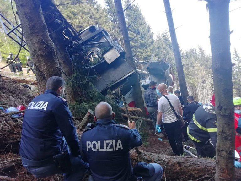 Cayó un teleférico en Italia: 14 muertos y dos heridos graves