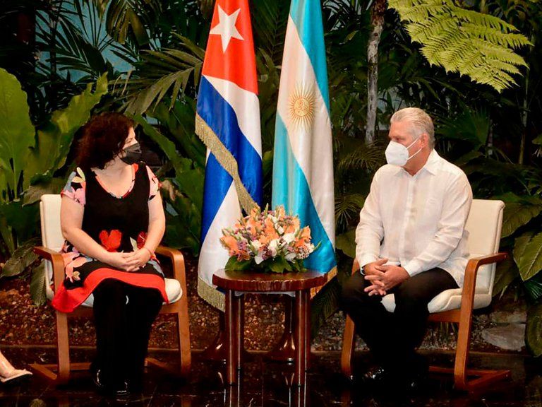 El presidente de Cuba recibió a Carla Vizzotti para informarla sobre la elaboración de las vacunas Soberana 02 y Abdala