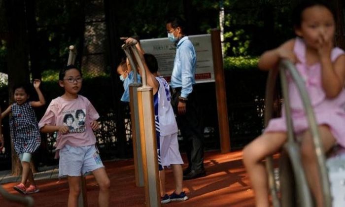 Giro histórico: China permitirá tener tres hijos por familia
