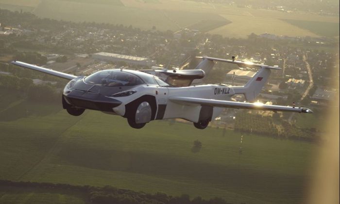 Histórico: el auto volador AirCar completó un vuelo de prueba entre dos aeropuertos