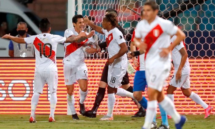 Perú superó por penales a Paraguay en un partidazo y está en semifinales