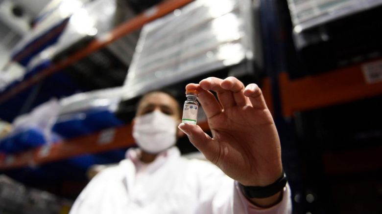 Llegó un vuelo con 768 mil vacunas de Sinopharm que se aplicarán como segunda dosis