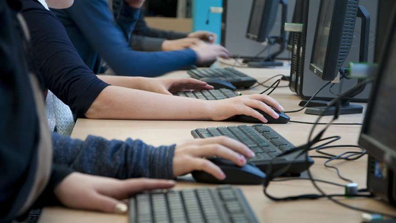 Vecinos esperan que se concrete uno de los proyectos ganadores del Presupuesto Participativo para tener más internet en las escuelas del barrio