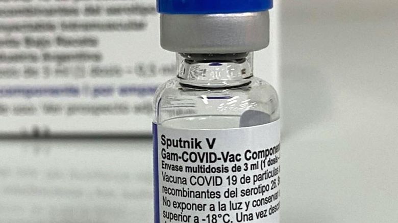 Una sola dosis de la Sputnik V alcanzaría para inmunizar a quienes ya tuvieron la enfermedad