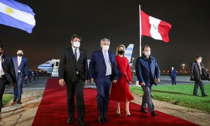 Alberto Fernández participó de la asunción de Pedro Castillo en Perú