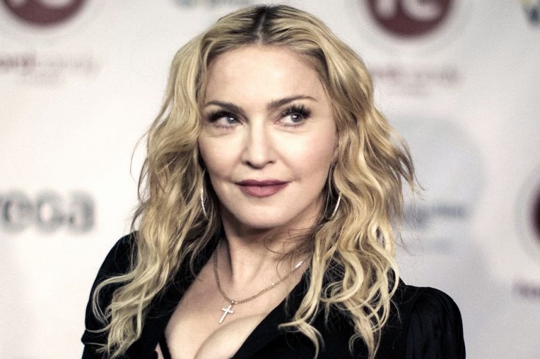 En el día de su cumpleaños, Madonna, entregó todo su catálogo a Warner Music