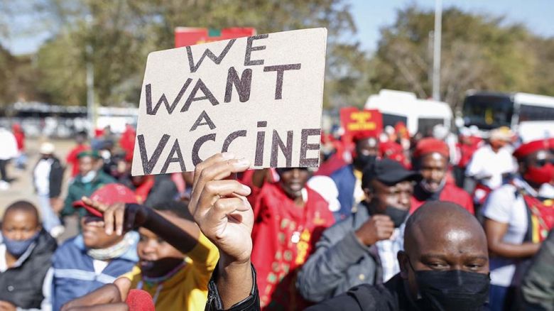 Las dosis de refuerzo en cinco países ya superan todas las vacunas dadas en 39 naciones africanas