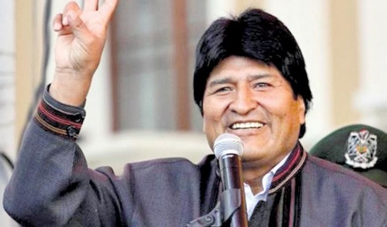 Evo Morales junto a Hugo Cardinalli en la Cumbre de los Pueblos 