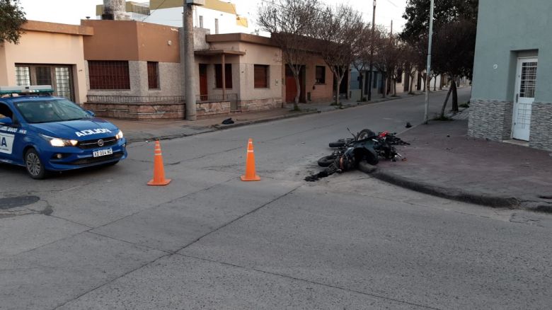Violento choque de motos con dos heridos en 9 de Julio y Saint Remy