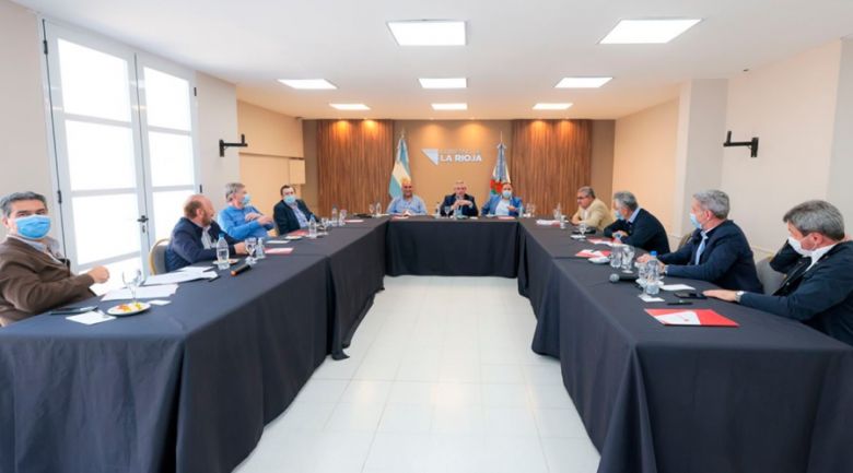 Fernández recibió el apoyo de los gobernadores para el relanzamiento de la gestión