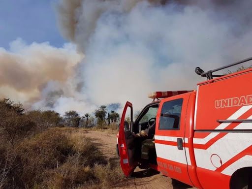 San Luis: bomberos trabajan en controlar el fuego que se inició en una avicola 