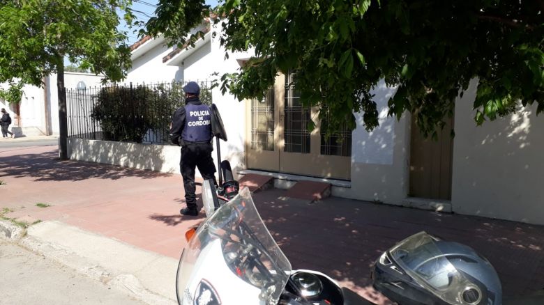 Colocaron una granada frente a la casa del comisario de Alberdi 