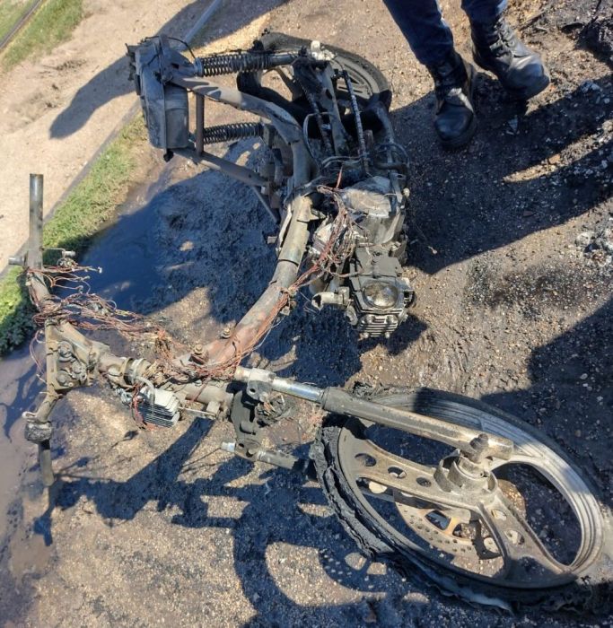 Una motocicleta se quemó en su totalidad