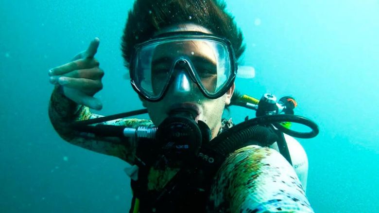 Tiene 22 años, es argentino y sus fotos submarinas fueron elegidas entre las mejores del mundo.