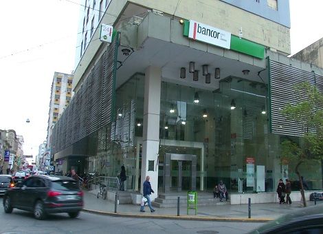 Los empleados del Banco de Córdoba realizan protestas que incluye la no atención al público