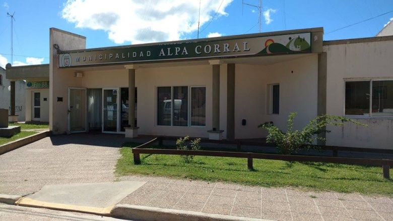 Auxiliares de escuelas de Alpa Corral se suman al reclamo por el pago de sueldos de noviembre