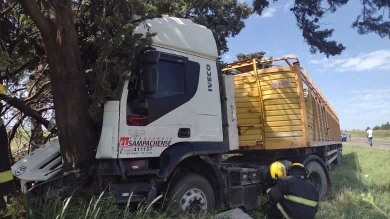 Un camión despistó en Sampacho