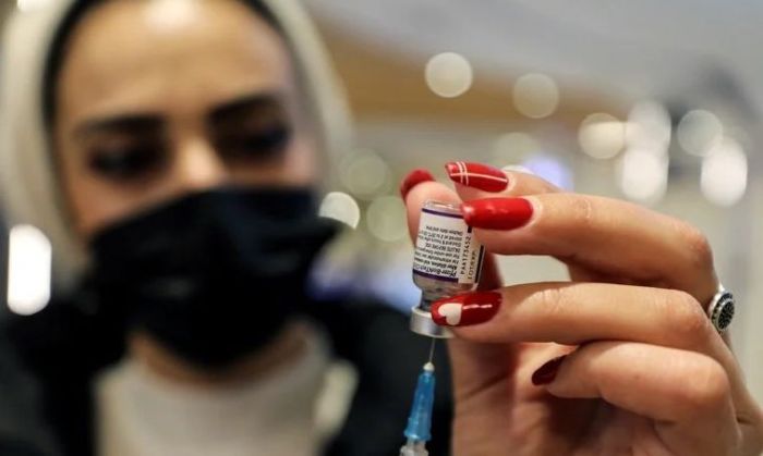 Pfizer anunció que tendrá lista en marzo una nueva vacuna contra la variante Ómicron del coronavirus