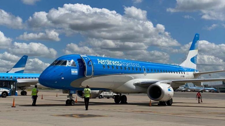 Pasajeros de Aerolíneas Argentinas denunciaron que les robaron dinero durante un vuelo a Miami