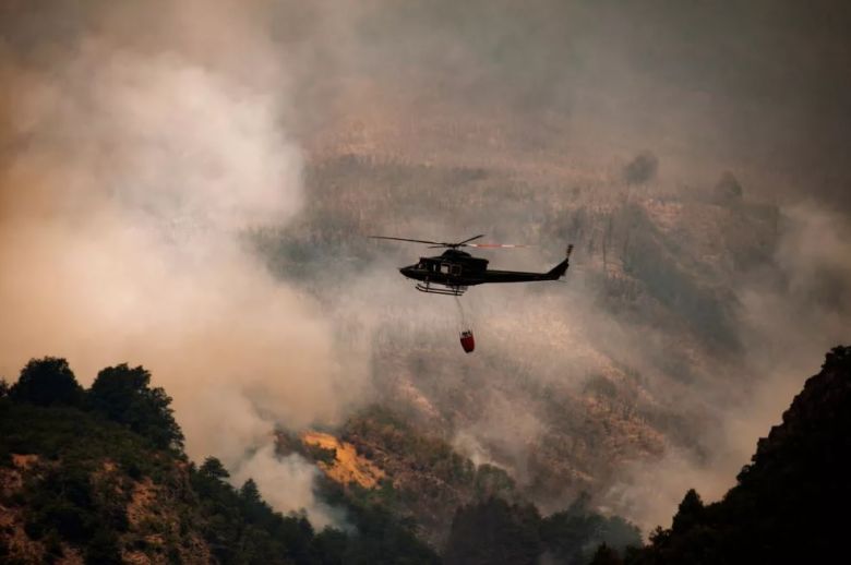 Sigue la lucha contra el incendio iniciado el 7 de diciembre en Bariloche