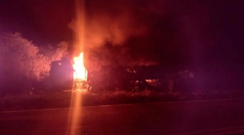Un chofer falleció al incendiarse el camión en el que trasladaba aceite