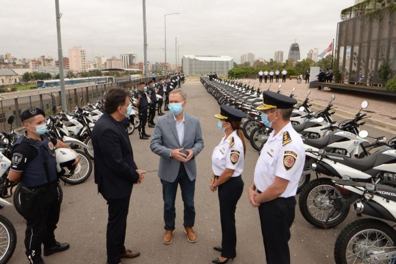La Provincia entregó 100 nuevas motos a la Policía