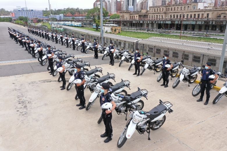 La Provincia entregó 100 nuevas motos a la Policía