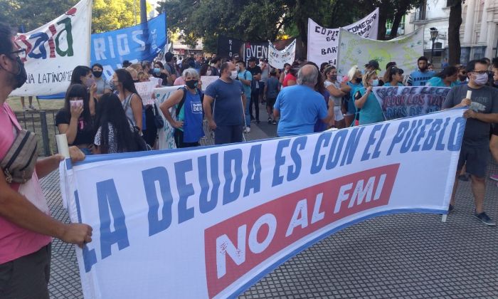 Se replicó en Río Cuarto la protesta nacional en contra del acuerdo con el FMI